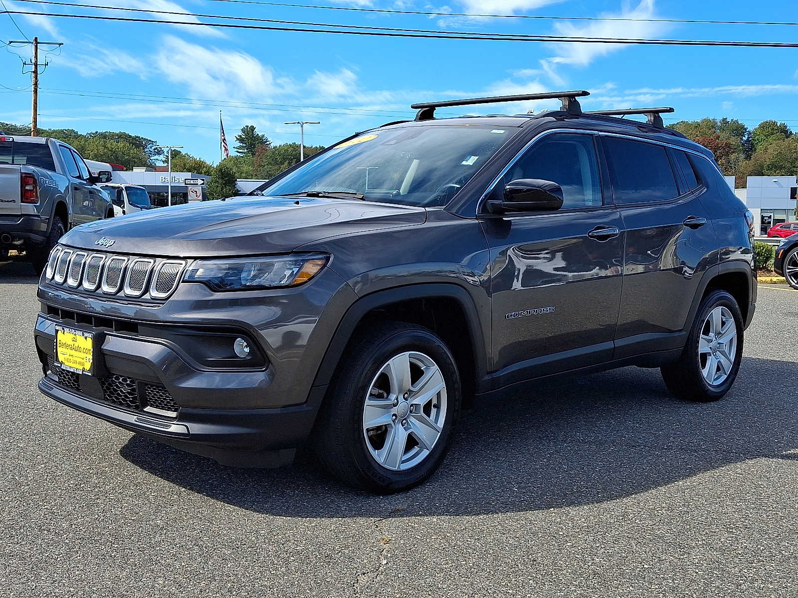 2022 Jeep Compass Latitude photo 3