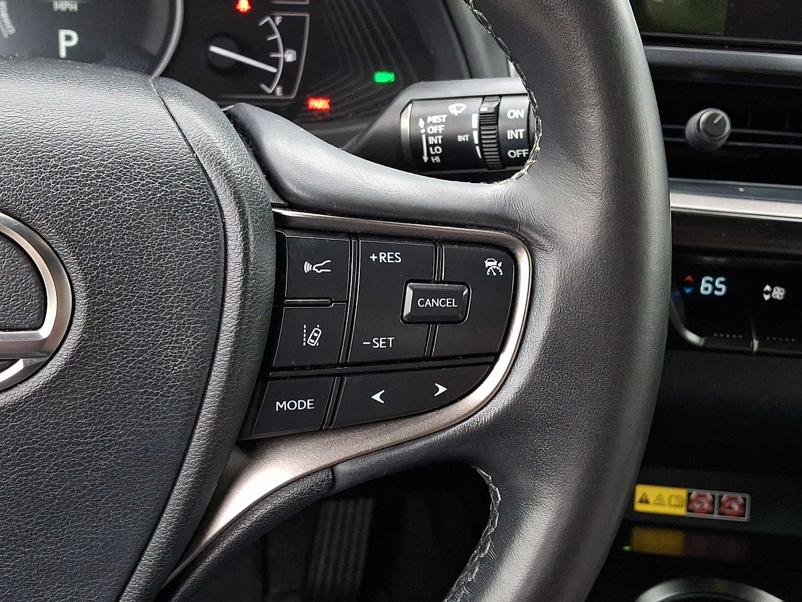 2023 Lexus UX Hybrid 250h - Photo 22