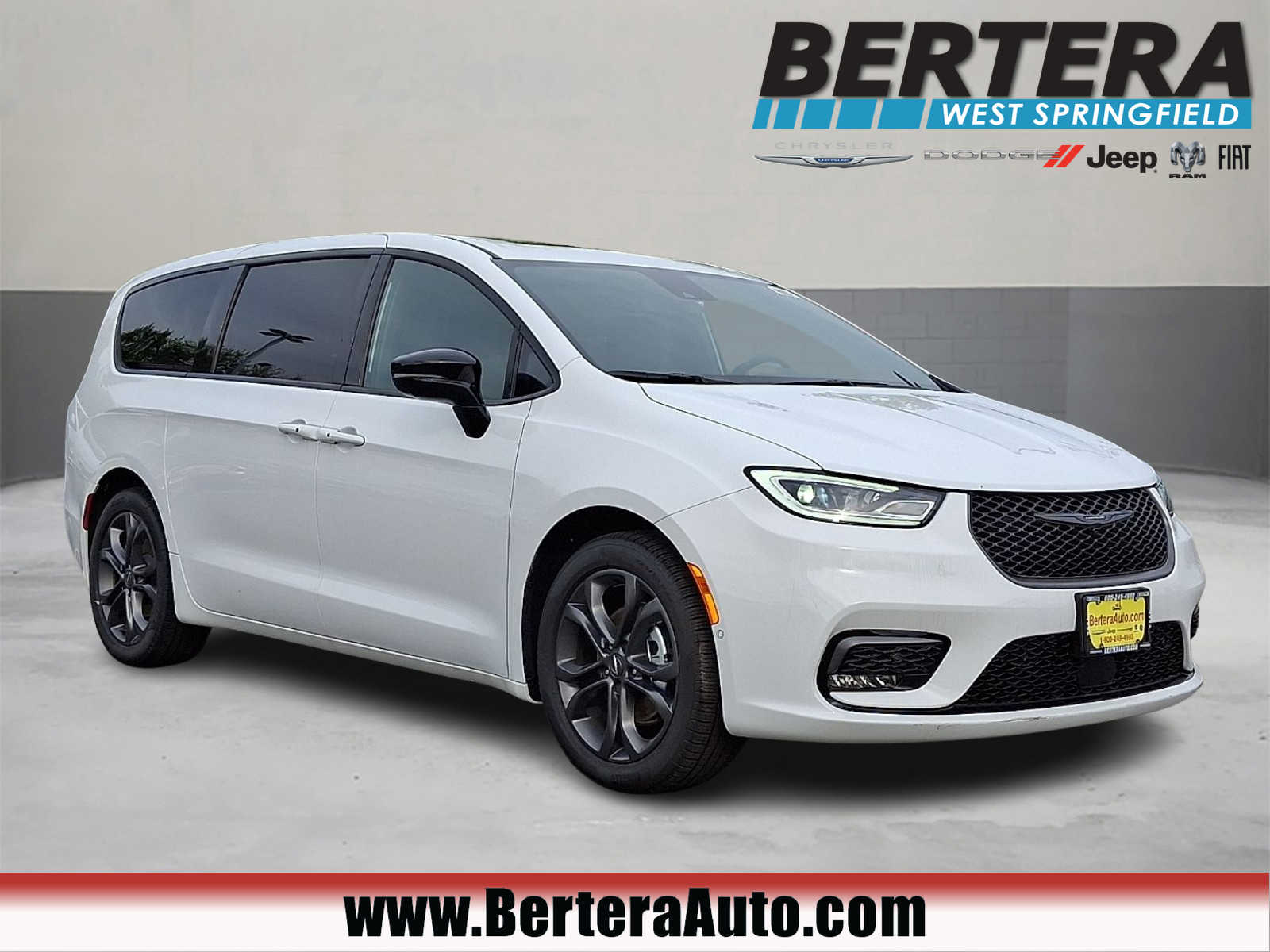 2026 Chrysler Pacifica Select's photo
