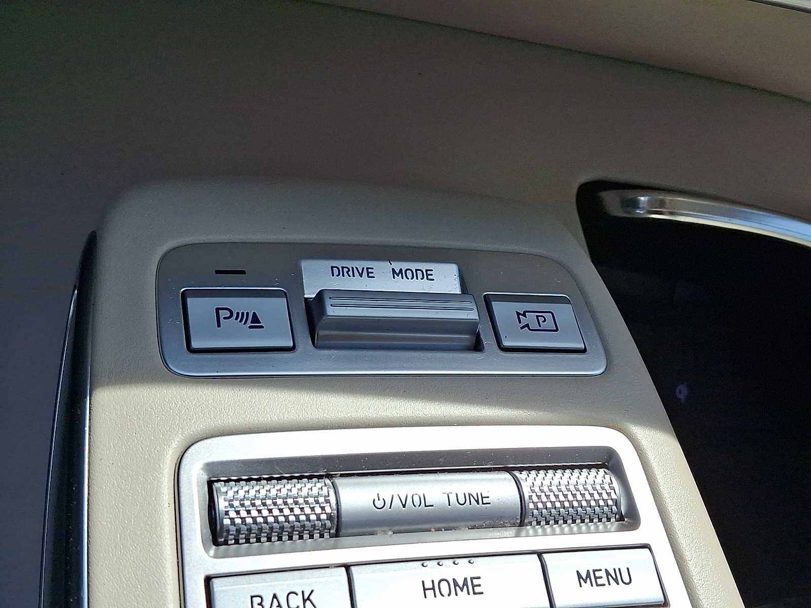 2024 GENESIS GV70 Standard - Photo 26