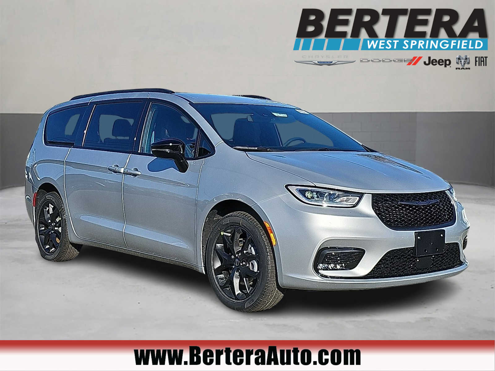 2026 Chrysler Pacifica Select's photo