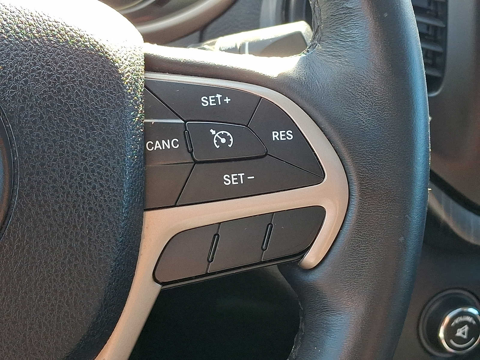 2016 Jeep Cherokee Latitude - Photo 23