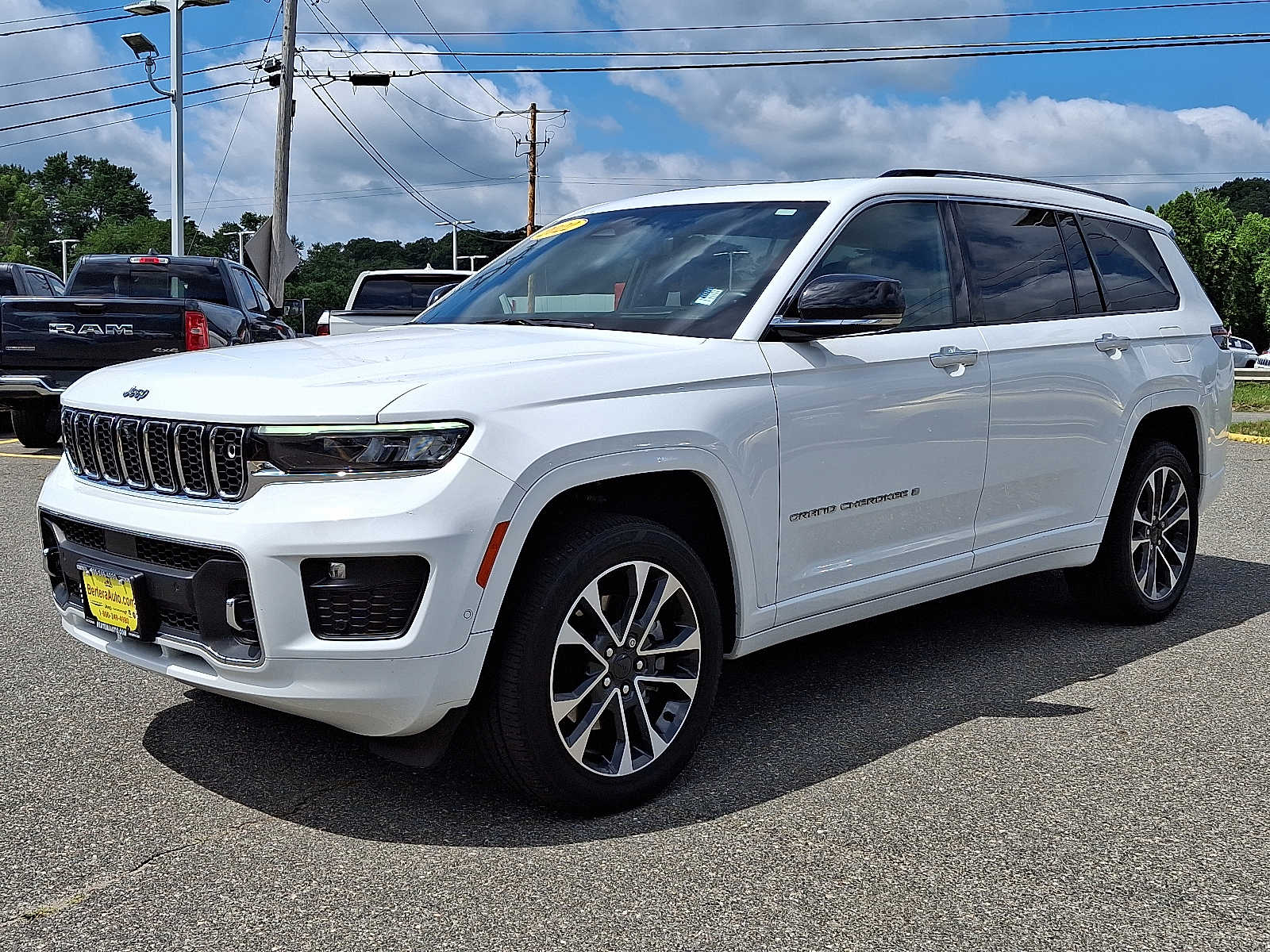 2022 Jeep Grand Cherokee Overland photo 2