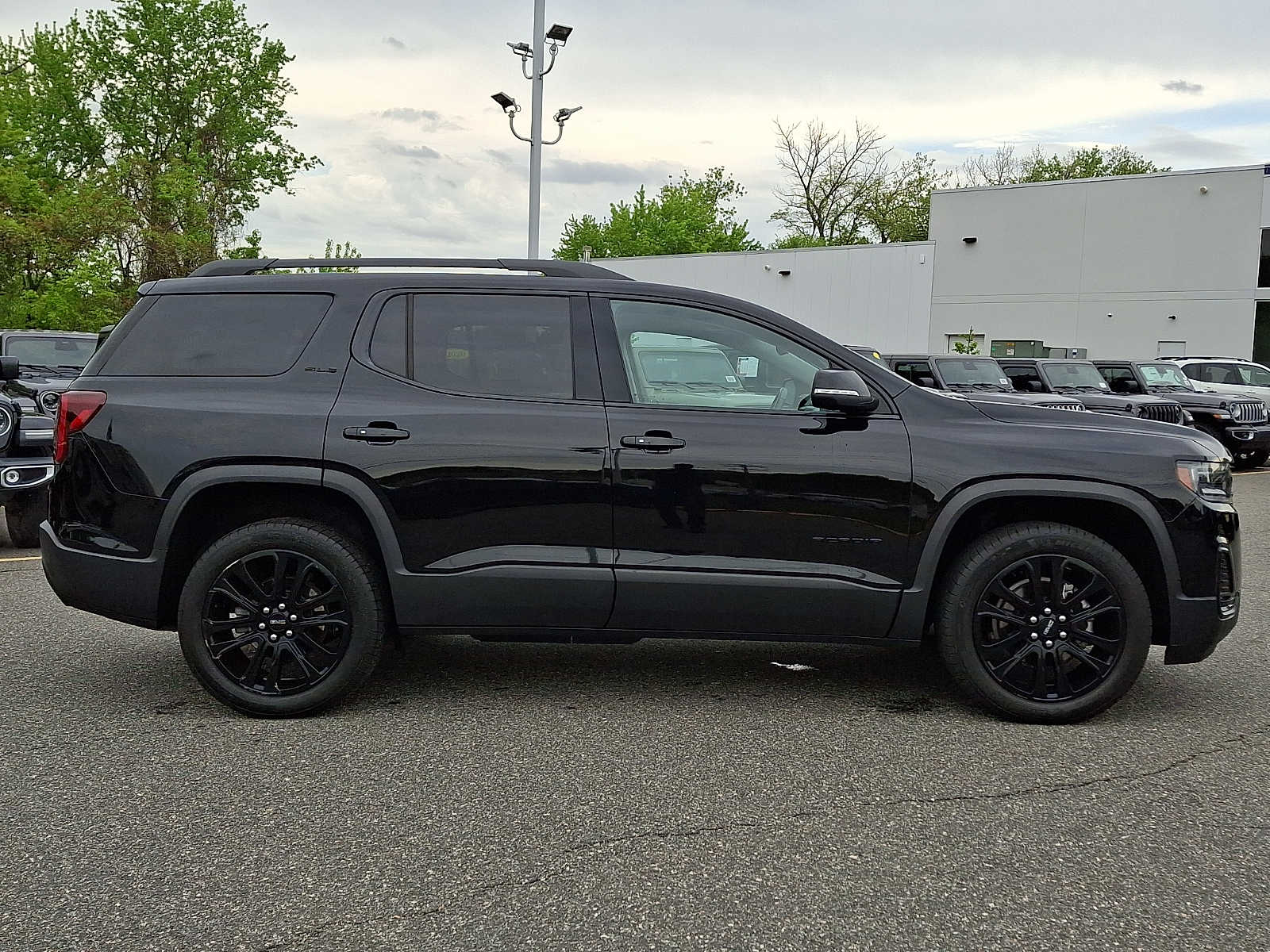 2023 GMC Acadia SLE - Photo 7