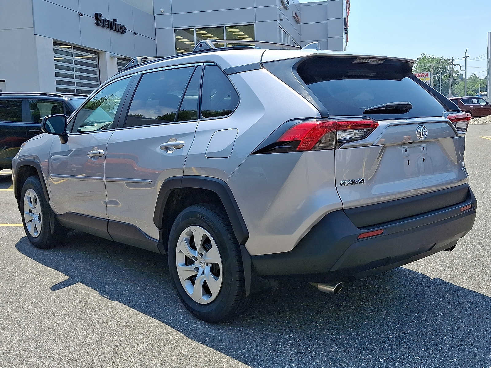 2021 Toyota RAV4 LE photo 2