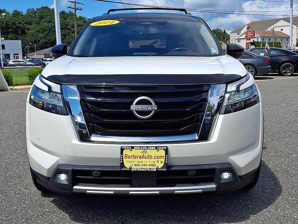Used 2024 Nissan Pathfinder SL SUV