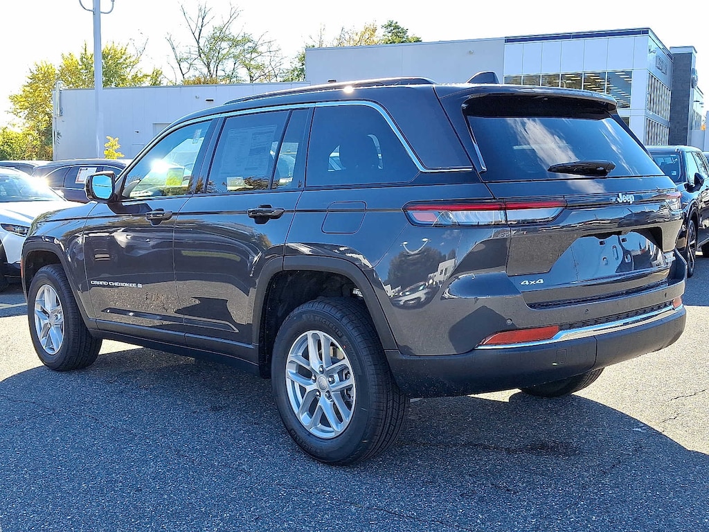 New 2025 Jeep Grand Cherokee LAREDO X 4X4 Sport Utility