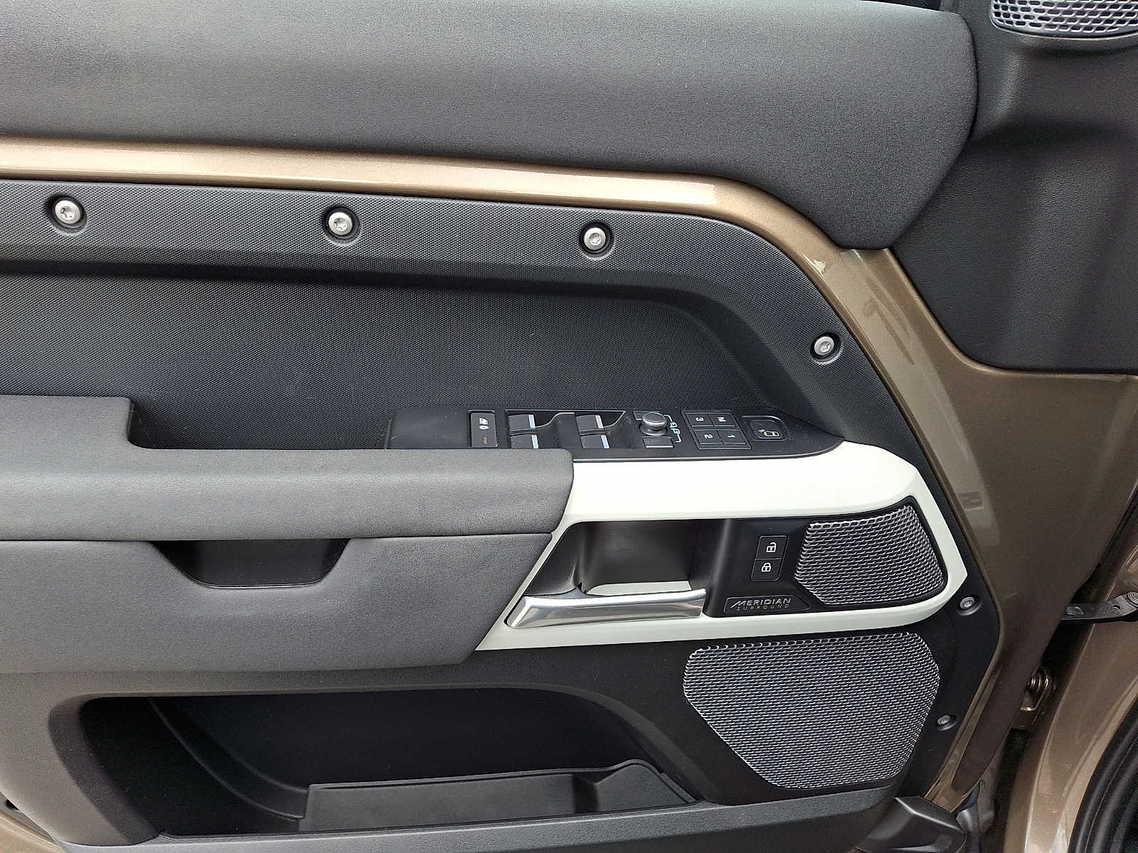 2022 Land Rover Defender X-Dynamic SE - Photo 15