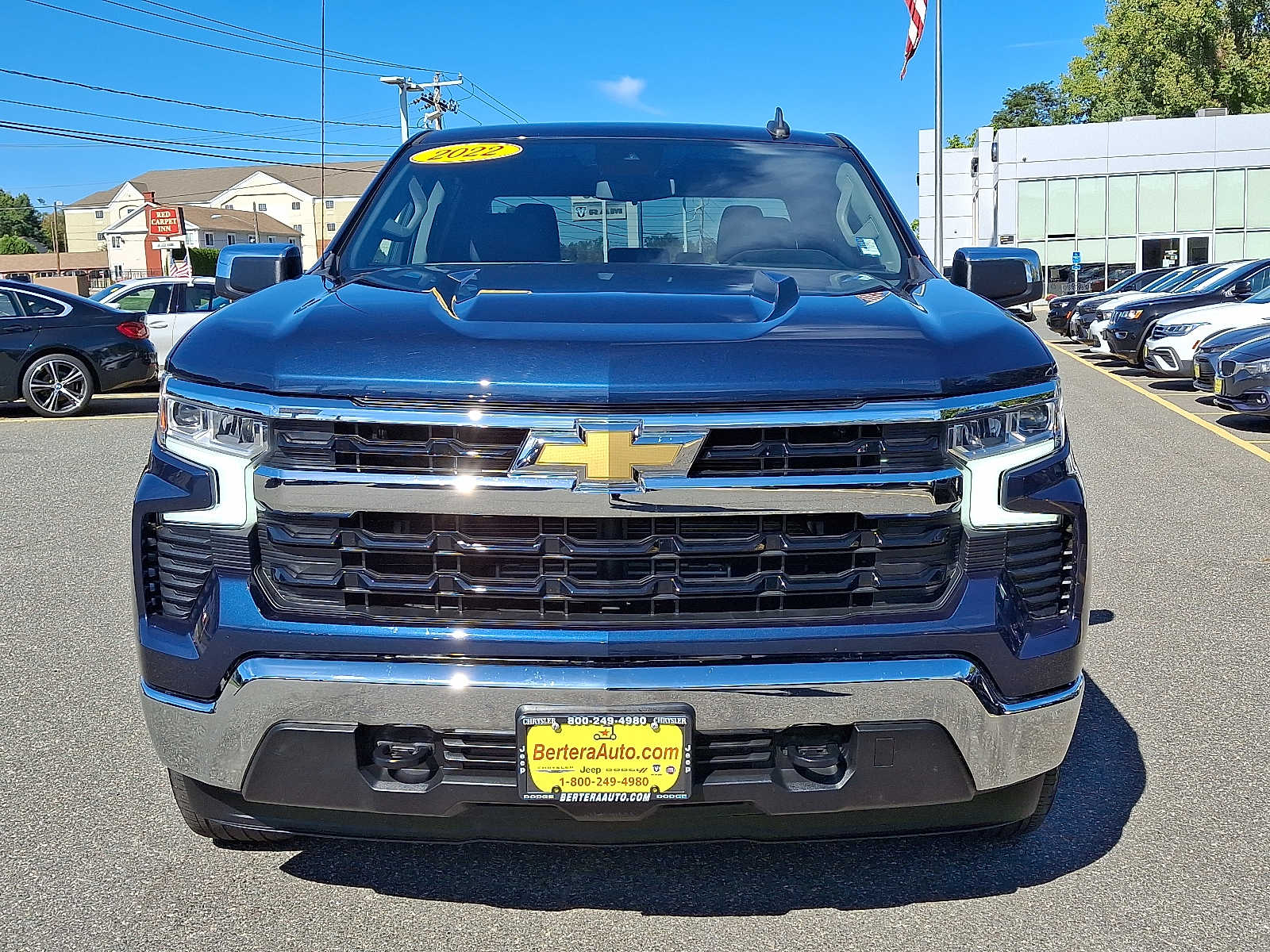 2022 Chevrolet Silverado 1500 LT photo 2