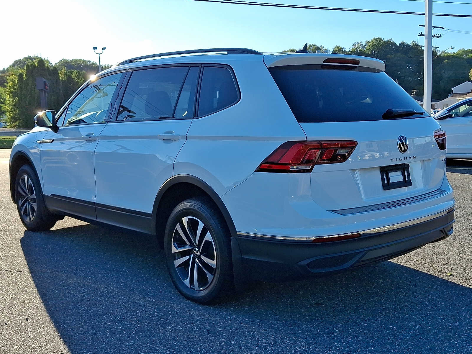2022 Volkswagen Tiguan S photo 2
