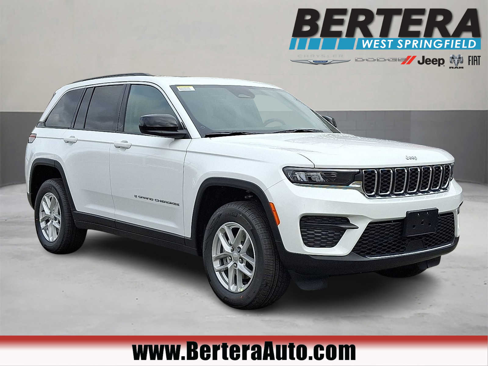 2025 Jeep Grand Cherokee Laredo's photo