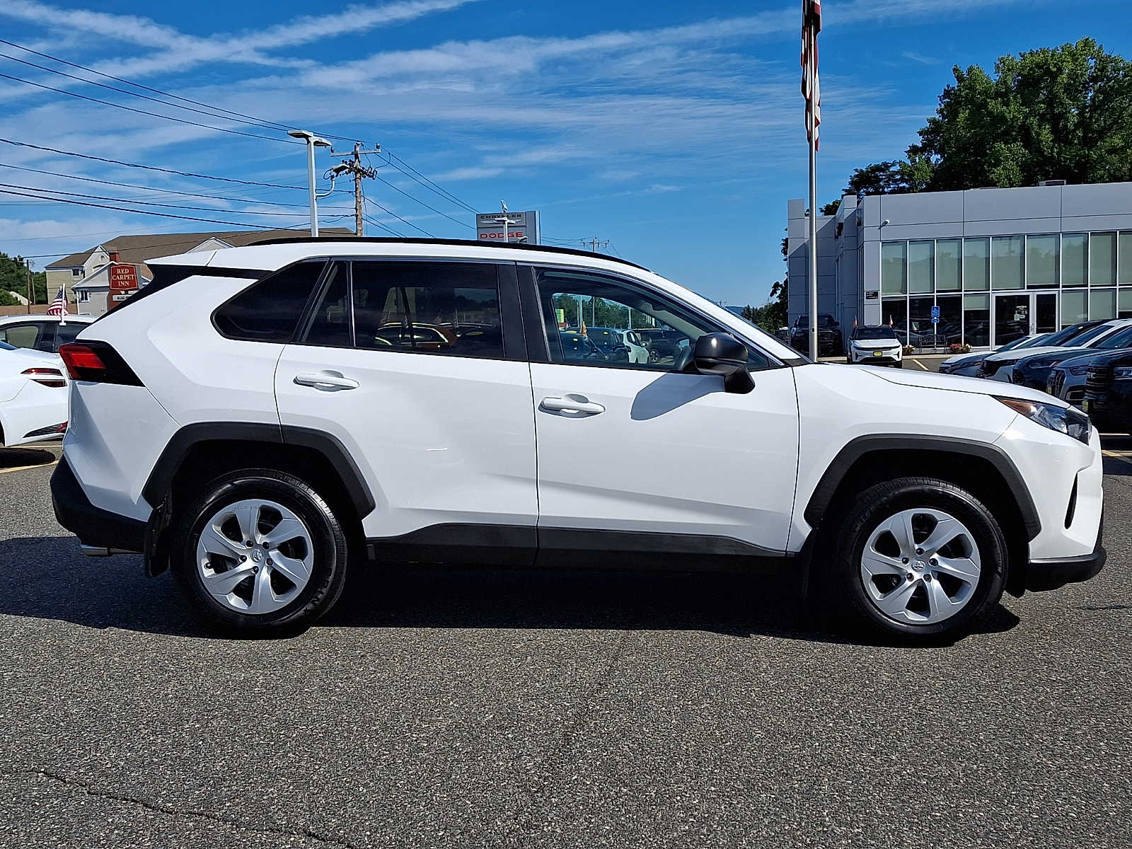 2020 Toyota RAV4 LE - Photo 7