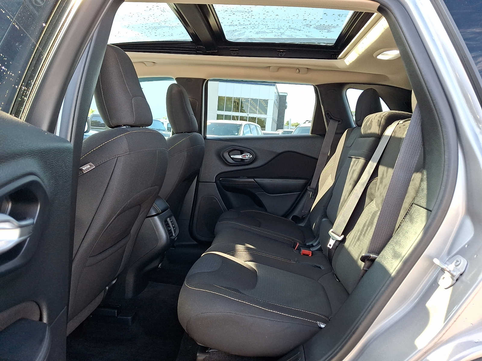 2016 Jeep Cherokee Latitude - Photo 10