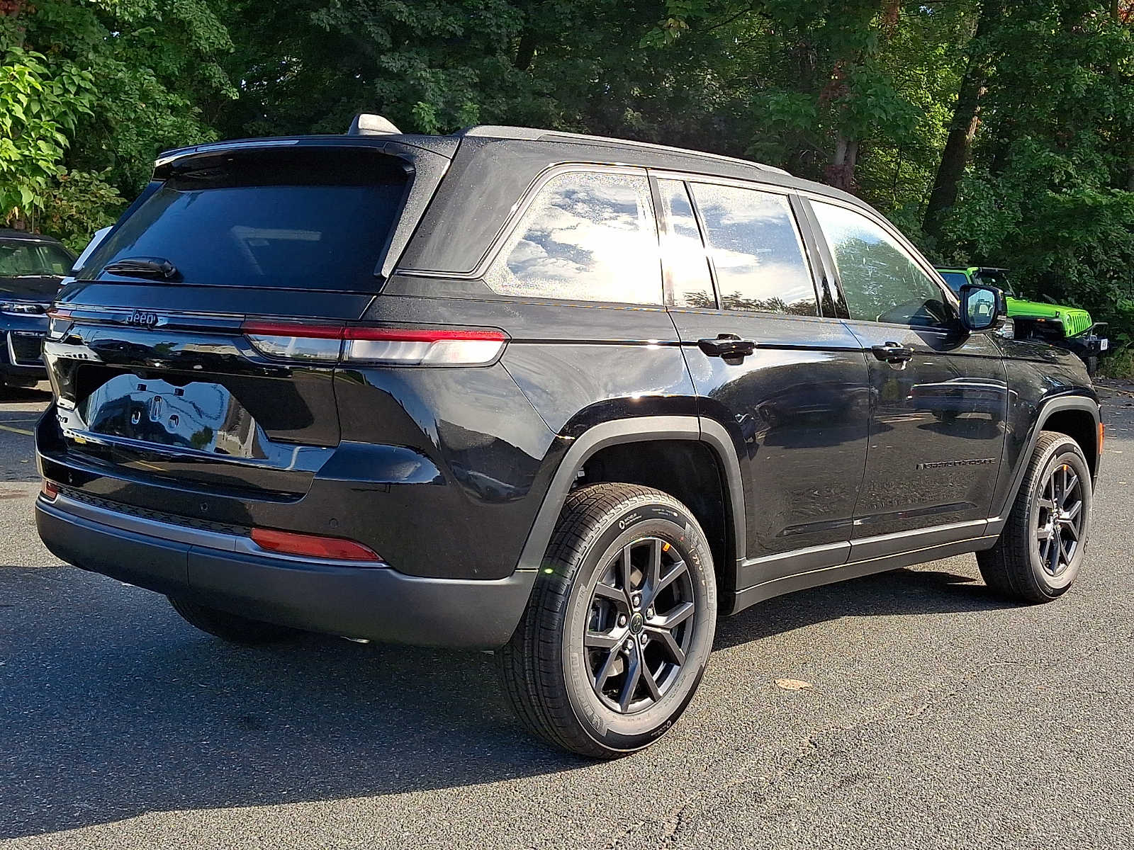 New 2027 Jeep Grand Cherokee 2 Row LAREDO 4X4 Sport Utility