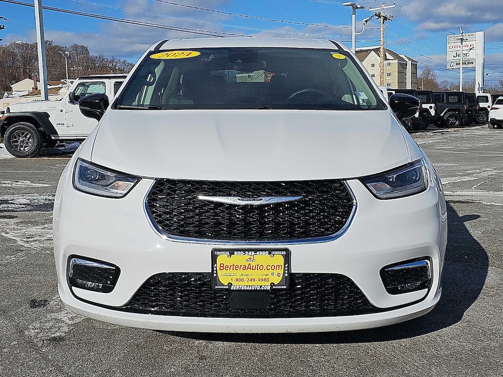 Used 2024 Chrysler Pacifica Touring L Van