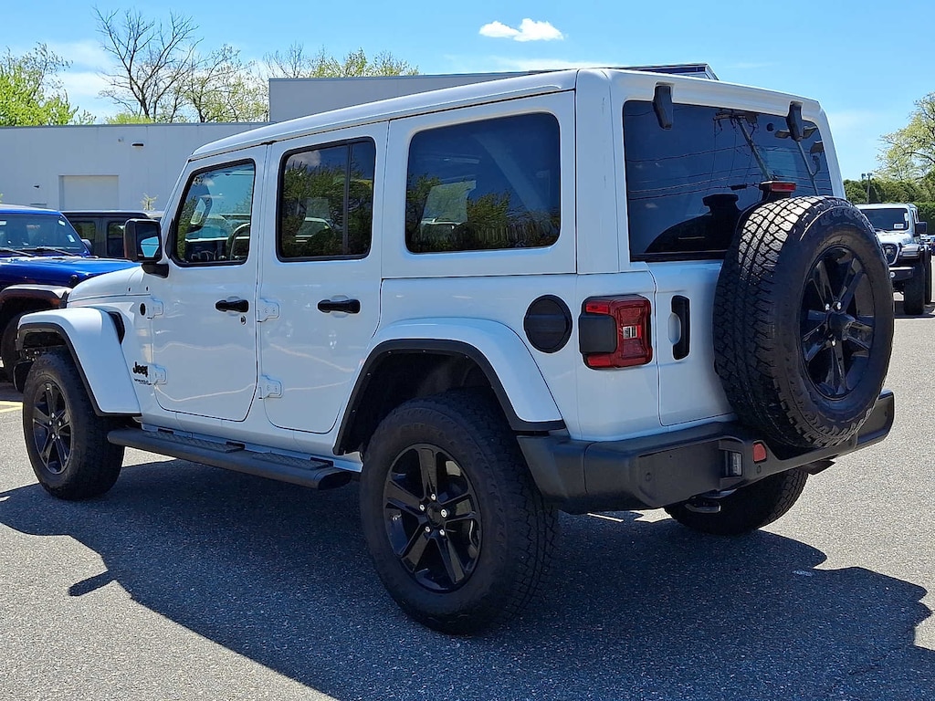 Used 2022 Jeep Wrangler Unlimited Sahara Altitude SUV