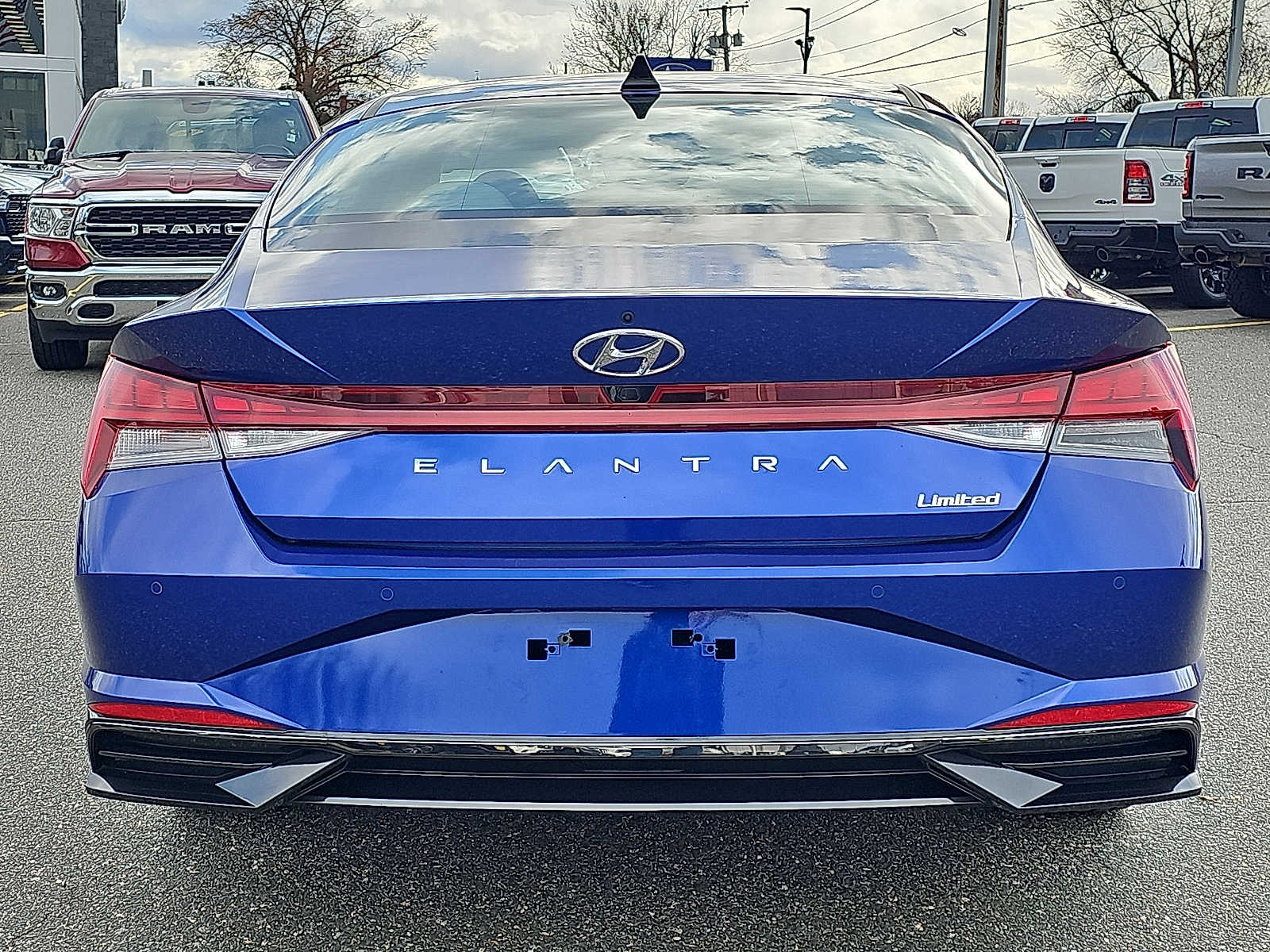 2023 Hyundai Elantra Limited photo 4