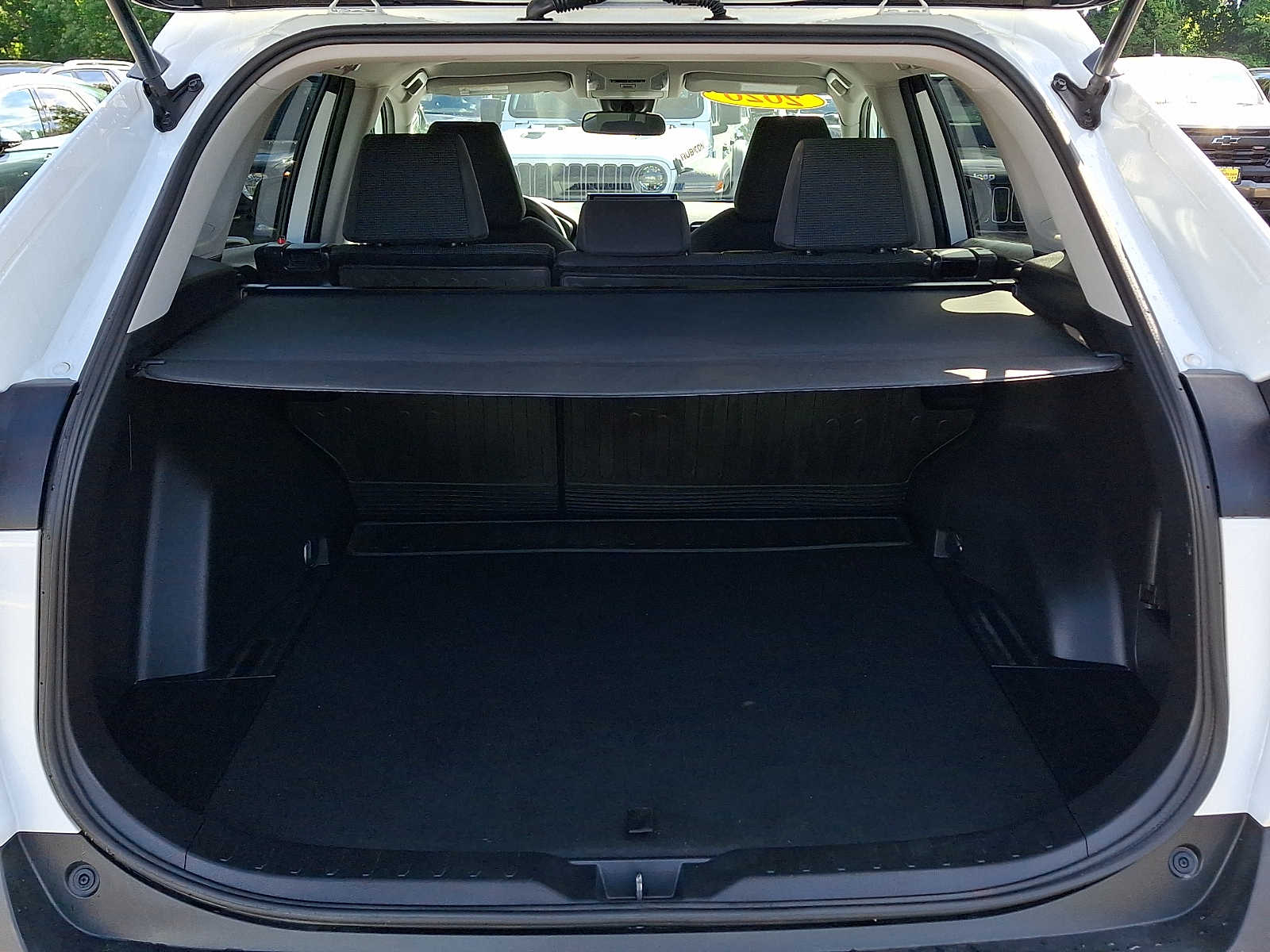 2020 Toyota RAV4 LE - Photo 29