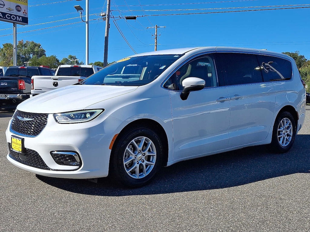 Used 2023 Chrysler Pacifica Touring L Van