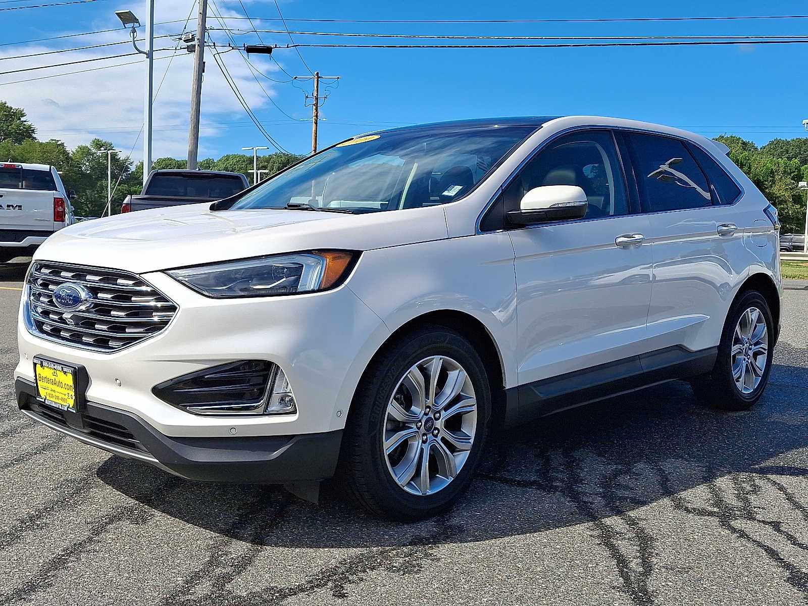 2019 Ford Edge Titanium photo 2