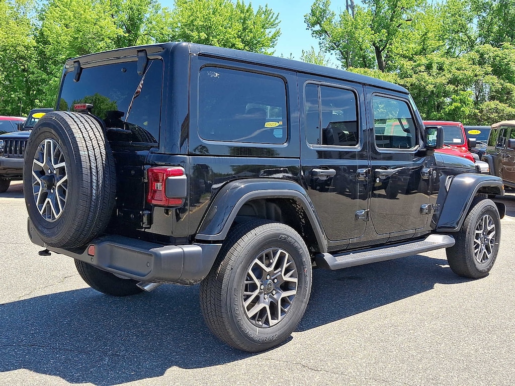 New 2026 Jeep Wrangler 4-DOOR SAHARA Sport Utility