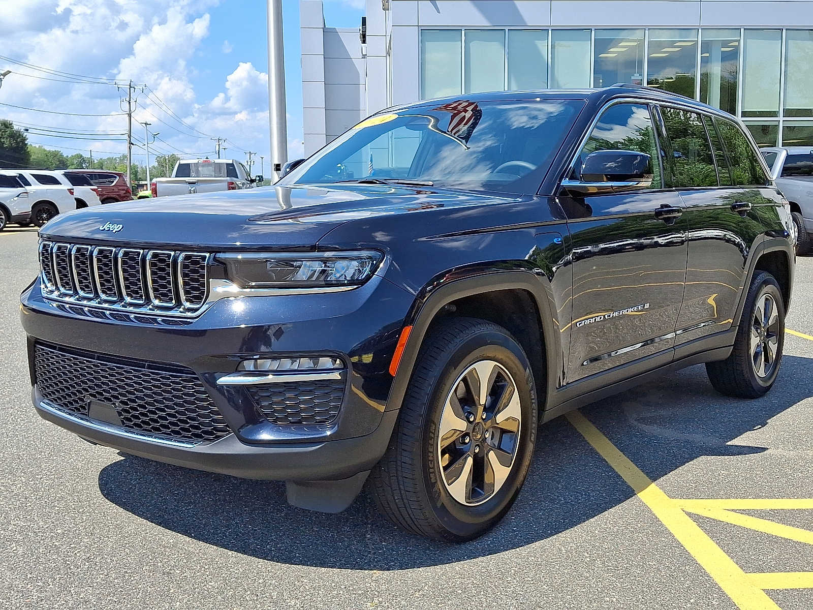 2024 Jeep Cherokee Limited 4xe photo 2