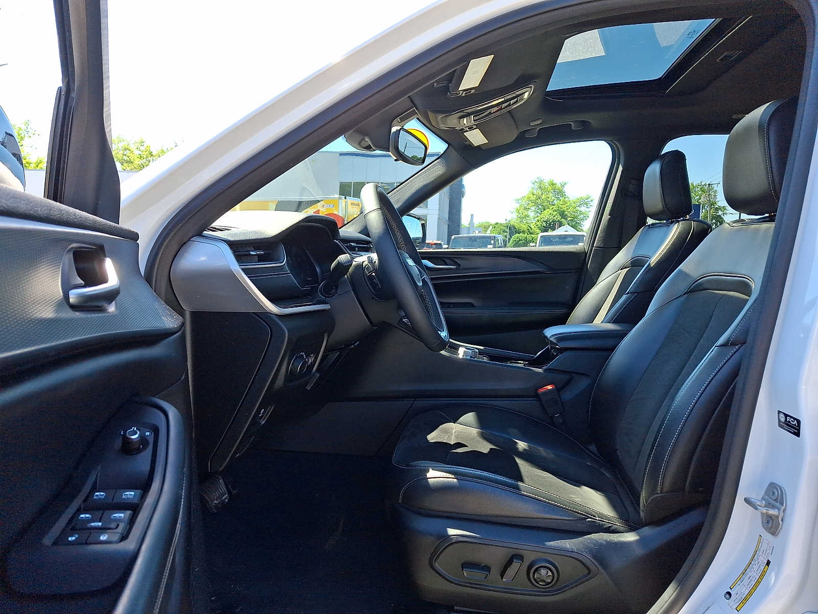 2023 Jeep Grand Cherokee Altitude - Photo 14