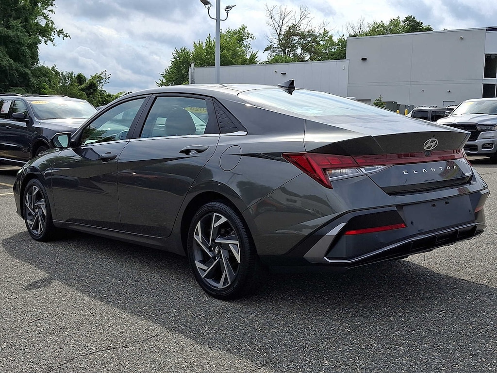 Used 2024 Hyundai Elantra Limited Sedan