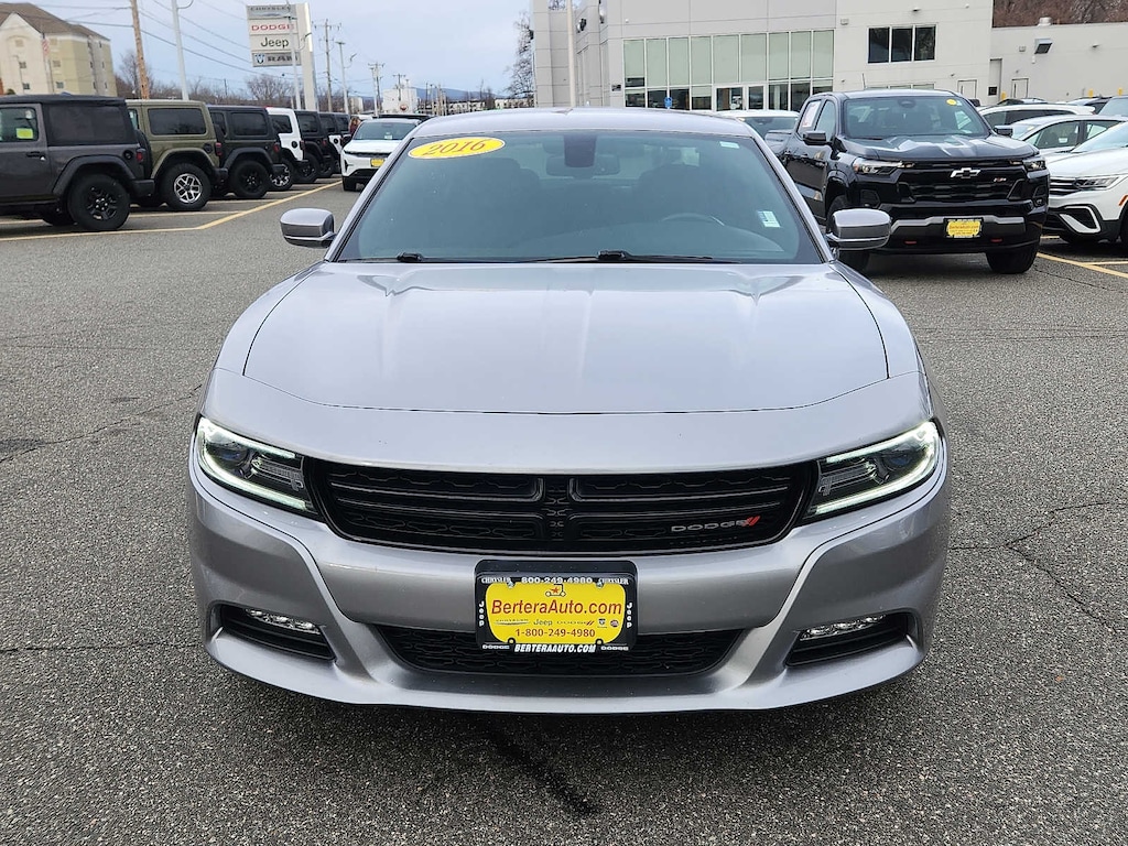 Used 2016 Dodge Charger SXT Sedan