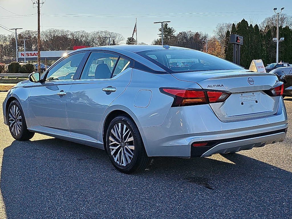 Used 2023 Nissan Altima 2.5 SV Sedan