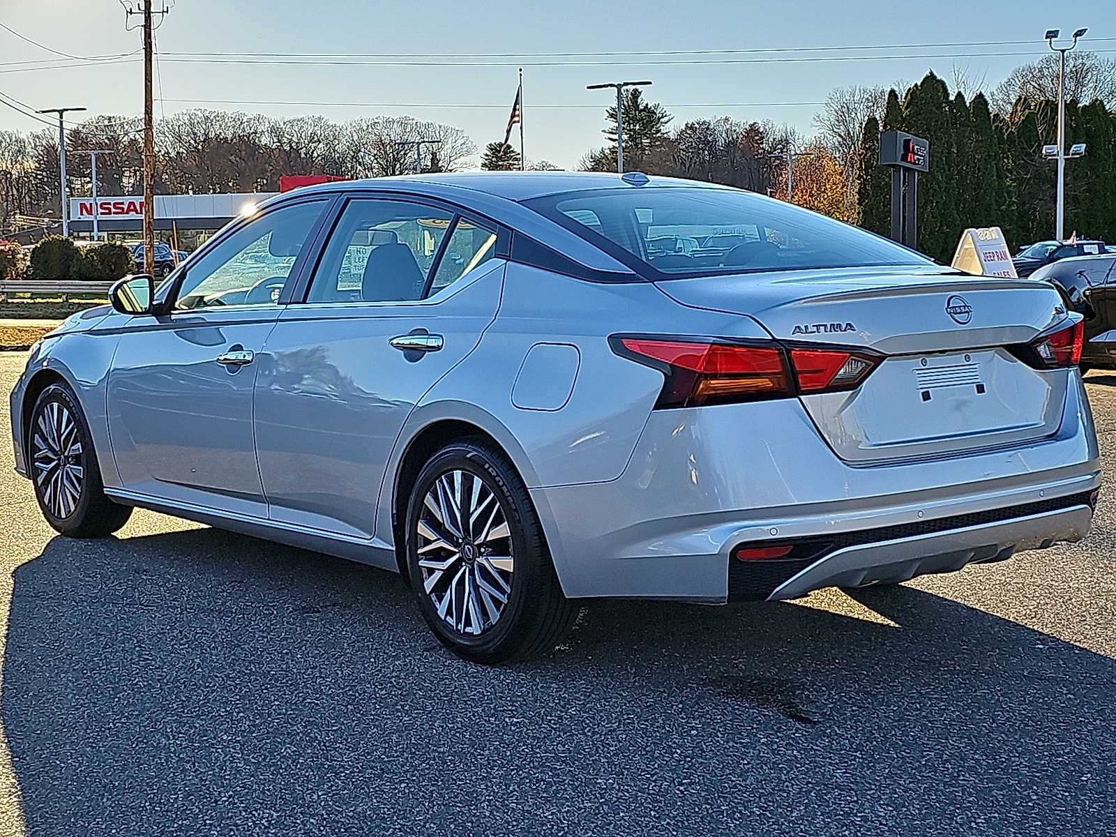 2023 Nissan Altima 2.5 SV photo 3