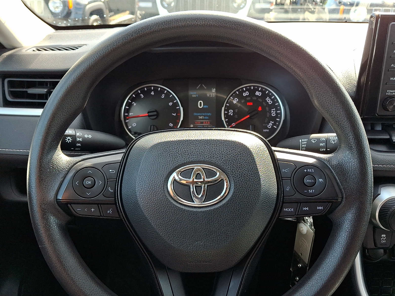 2020 Toyota RAV4 LE - Photo 18