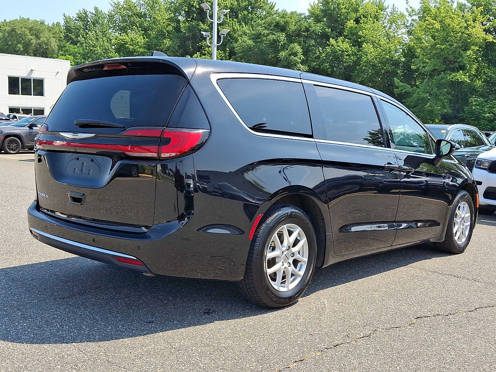 2024 Chrysler Pacifica Touring L - Photo 6