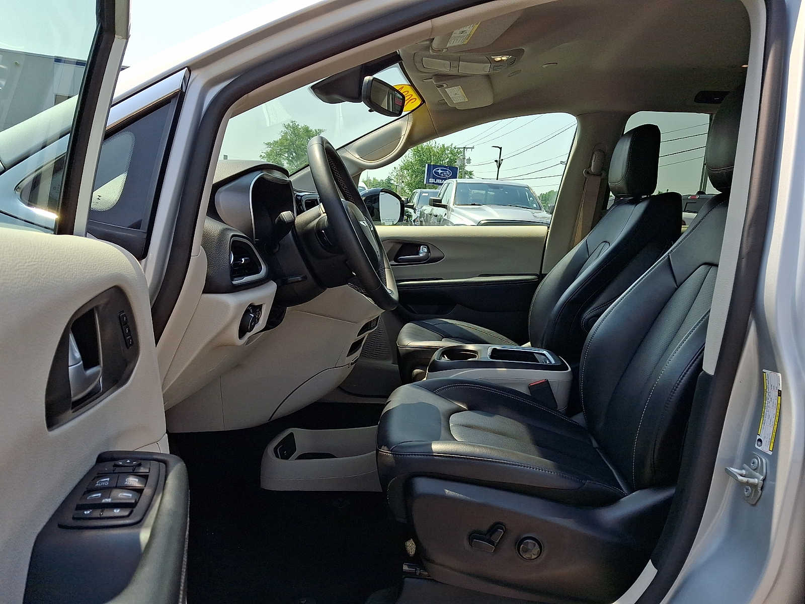 2024 Chrysler Pacifica Touring L - Photo 17