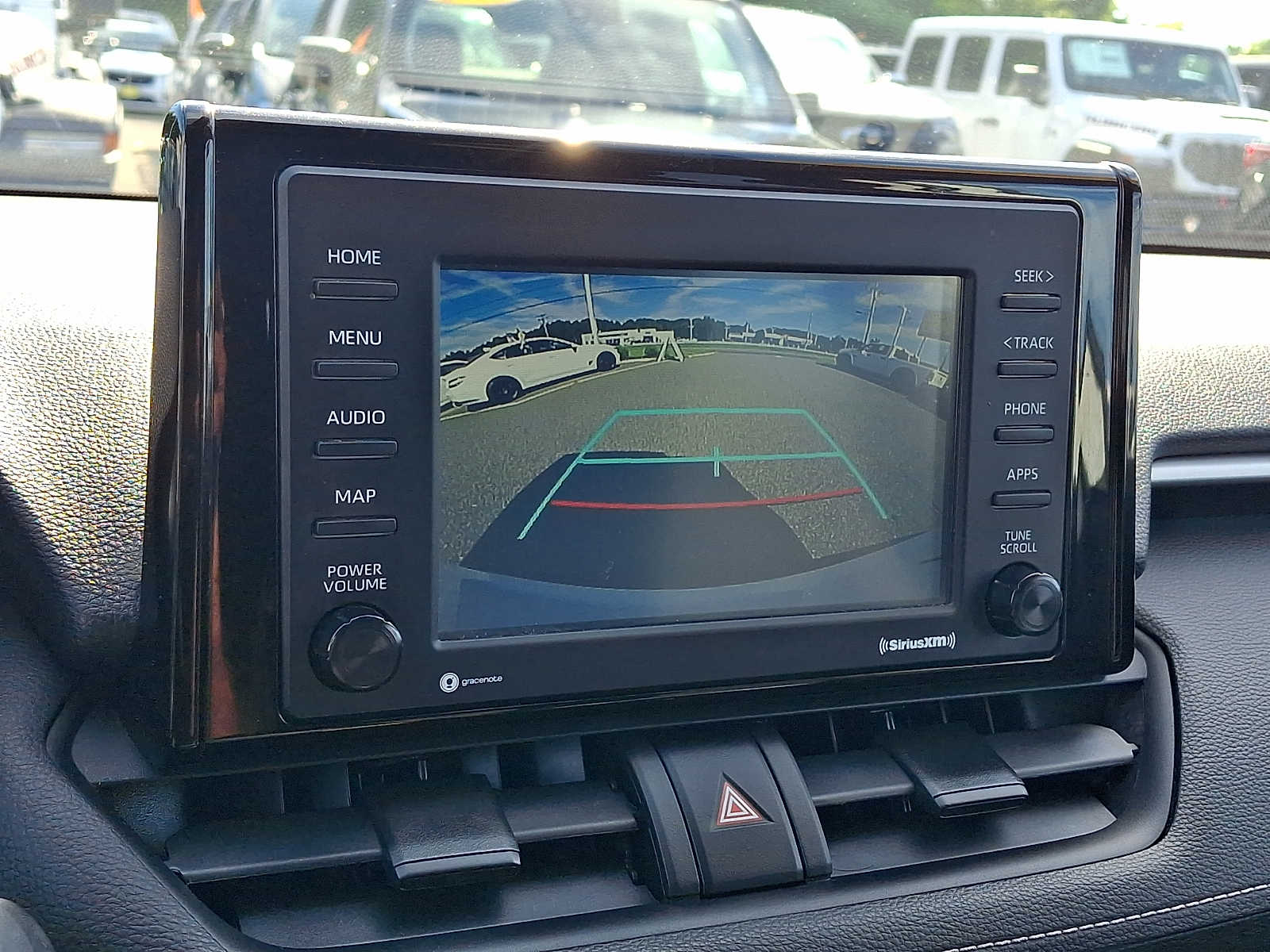 2020 Toyota RAV4 LE - Photo 17