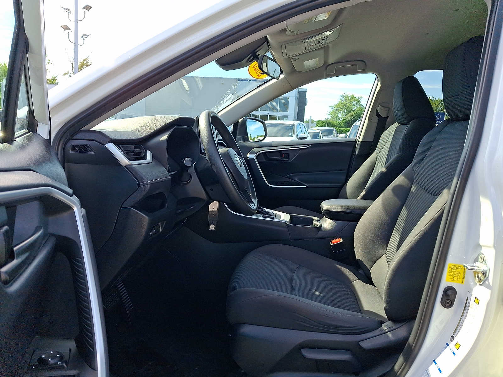 2020 Toyota RAV4 LE - Photo 13