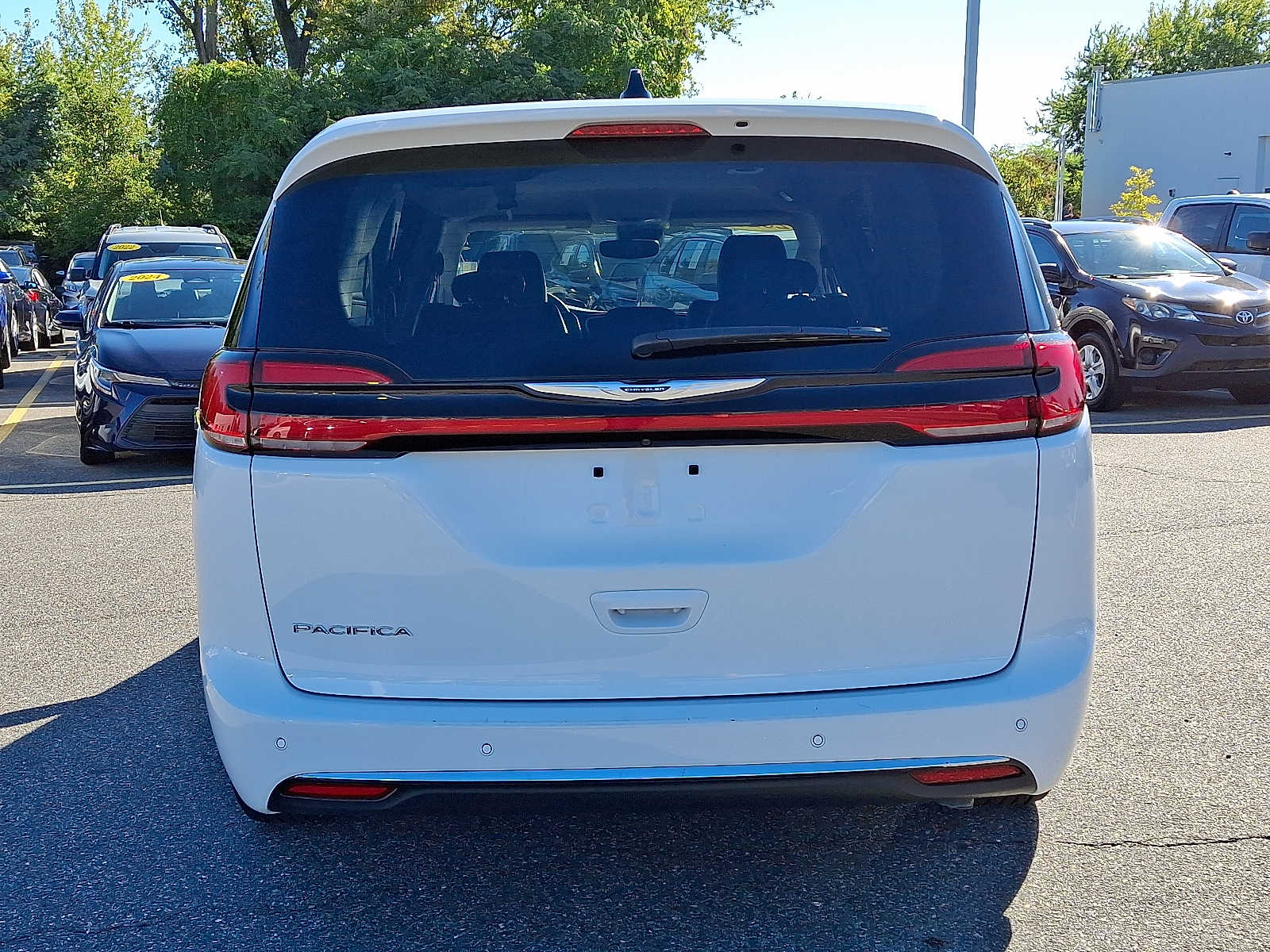 2023 Chrysler Pacifica Touring L photo 4
