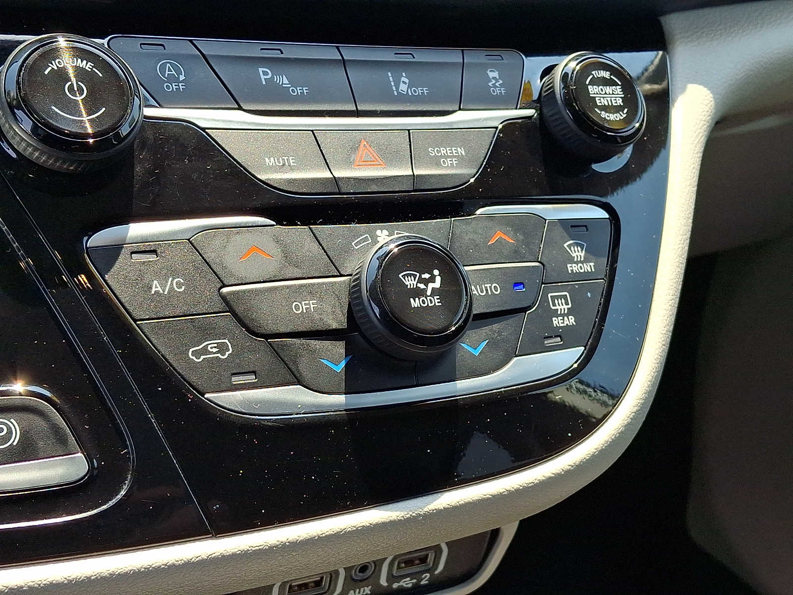 2024 Chrysler Pacifica Touring L - Photo 19