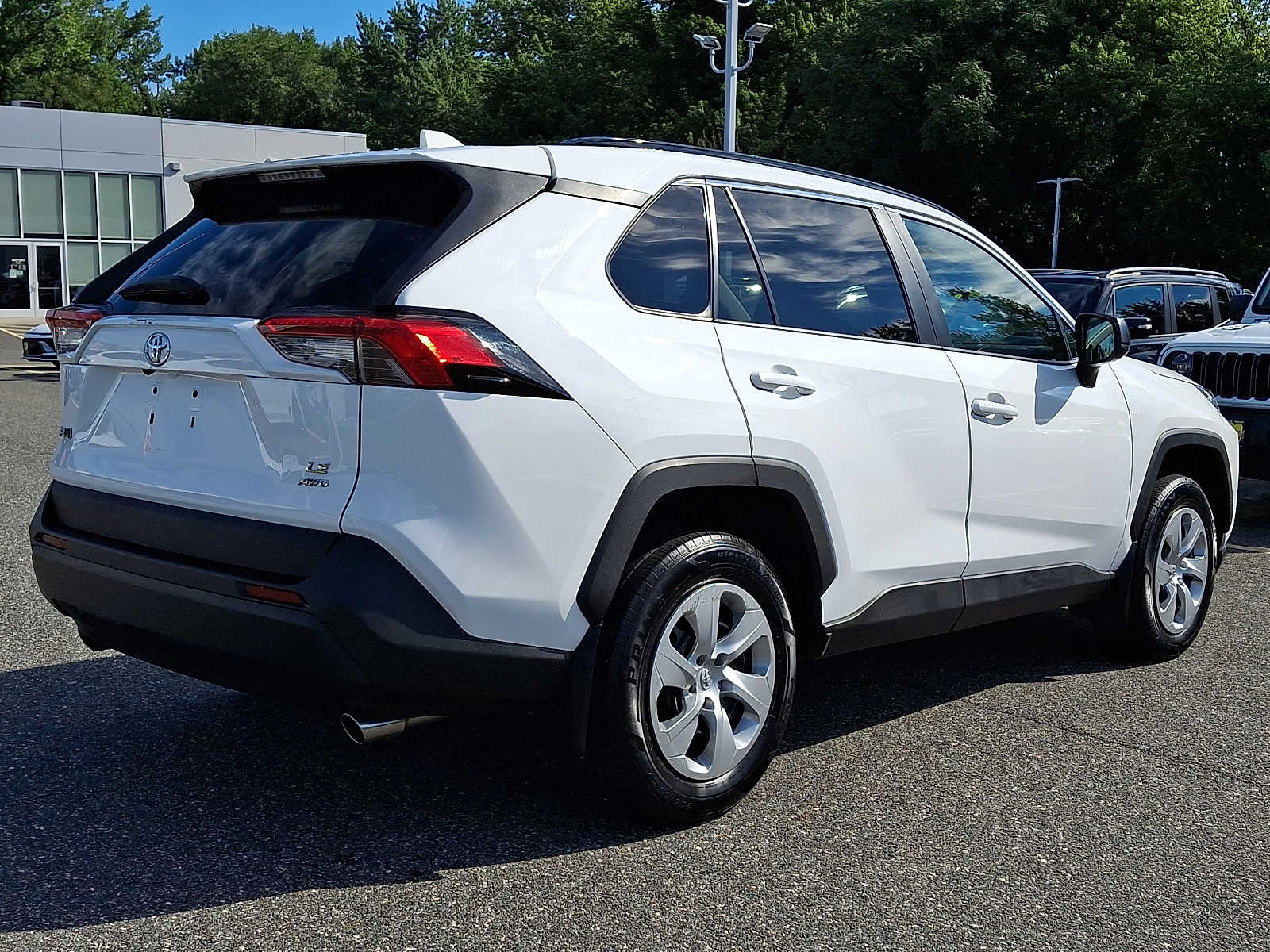 2020 Toyota RAV4 LE - Photo 6
