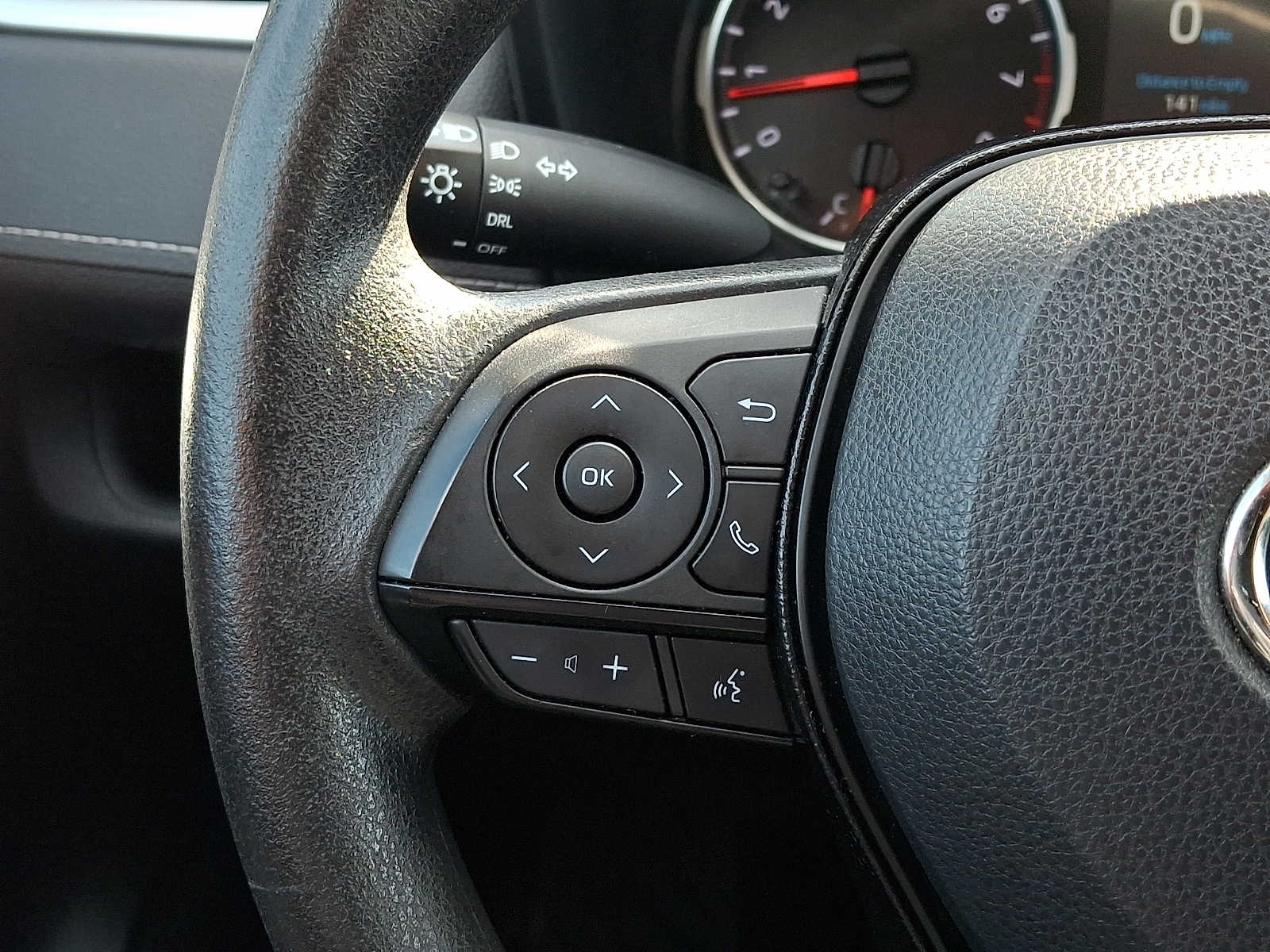 2020 Toyota RAV4 LE - Photo 20