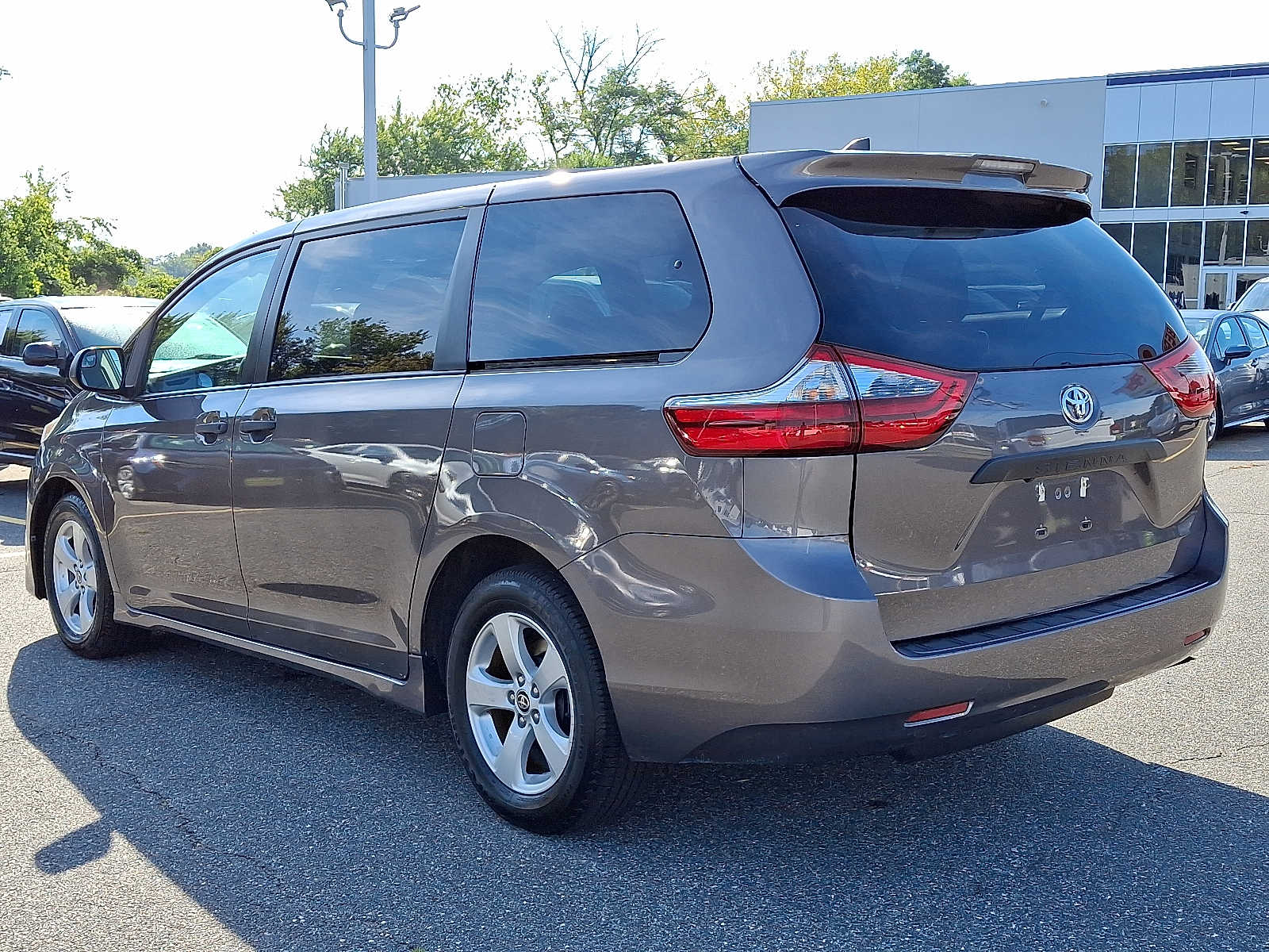 2020 Toyota Sienna L photo 4