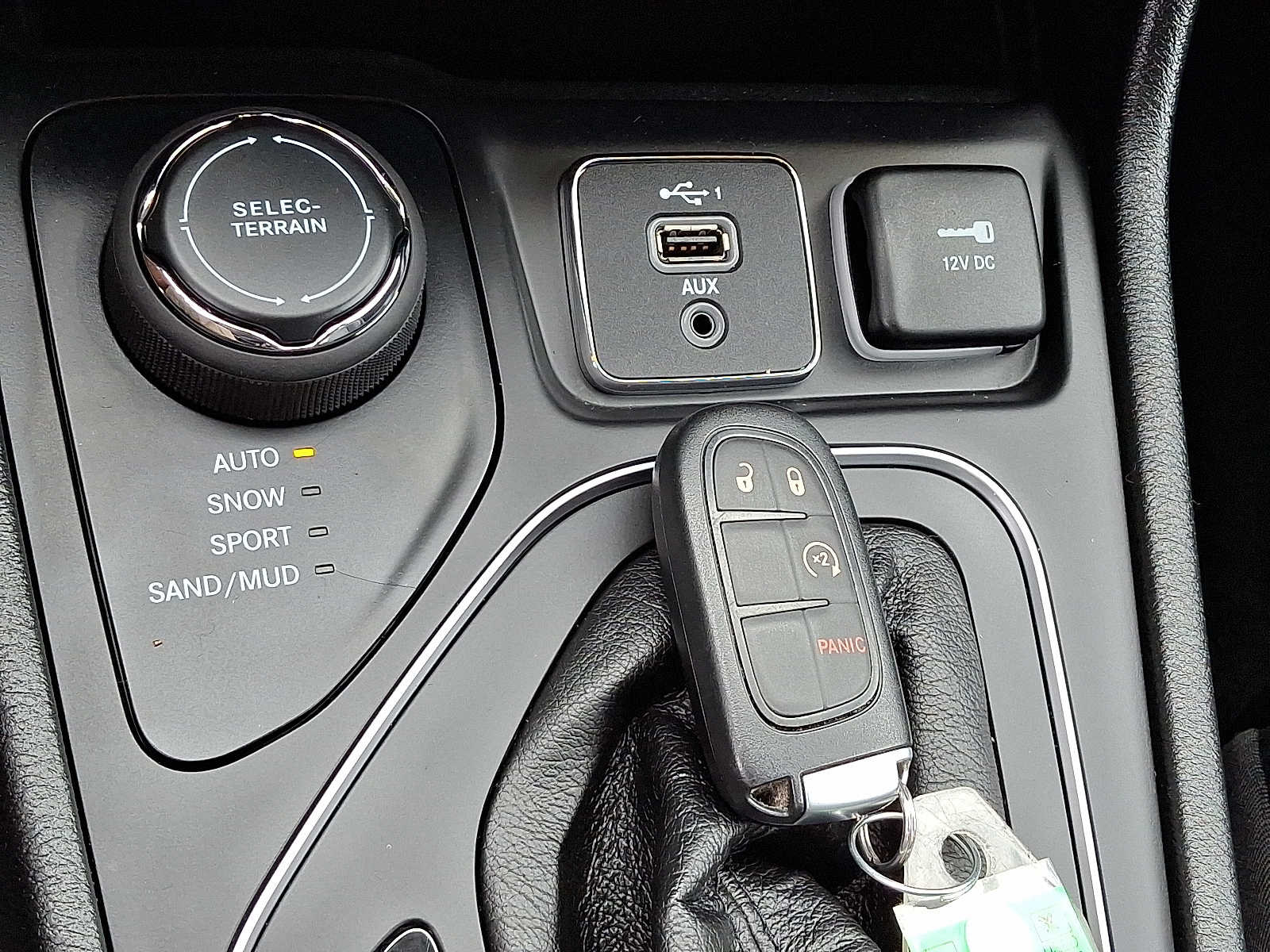 2022 Jeep Cherokee Latitude Lux - Photo 25