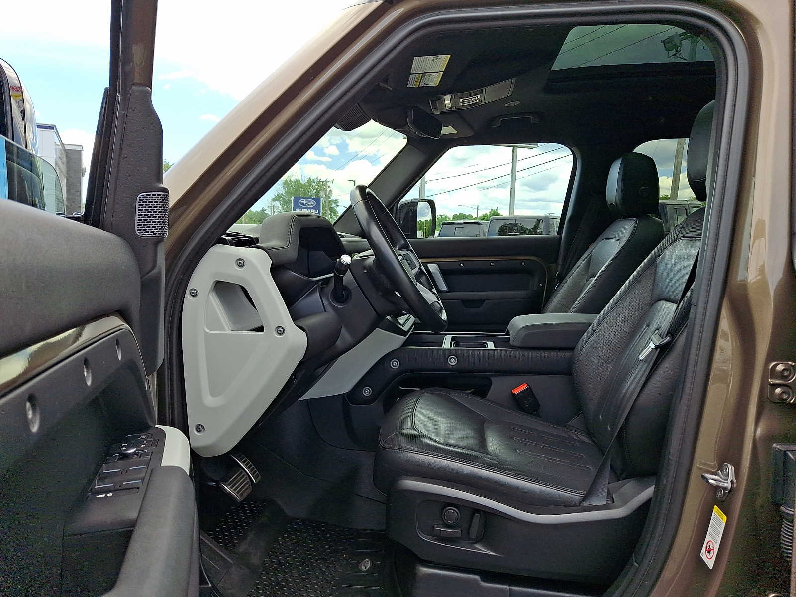 2022 Land Rover Defender X-Dynamic SE - Photo 16