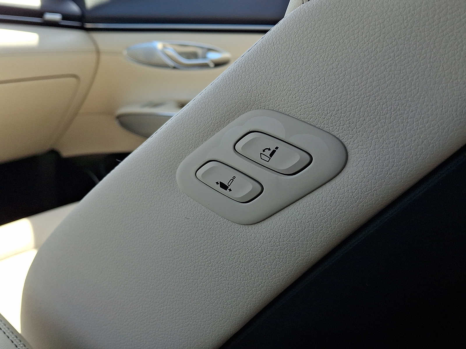 2024 GENESIS GV70 Standard - Photo 12