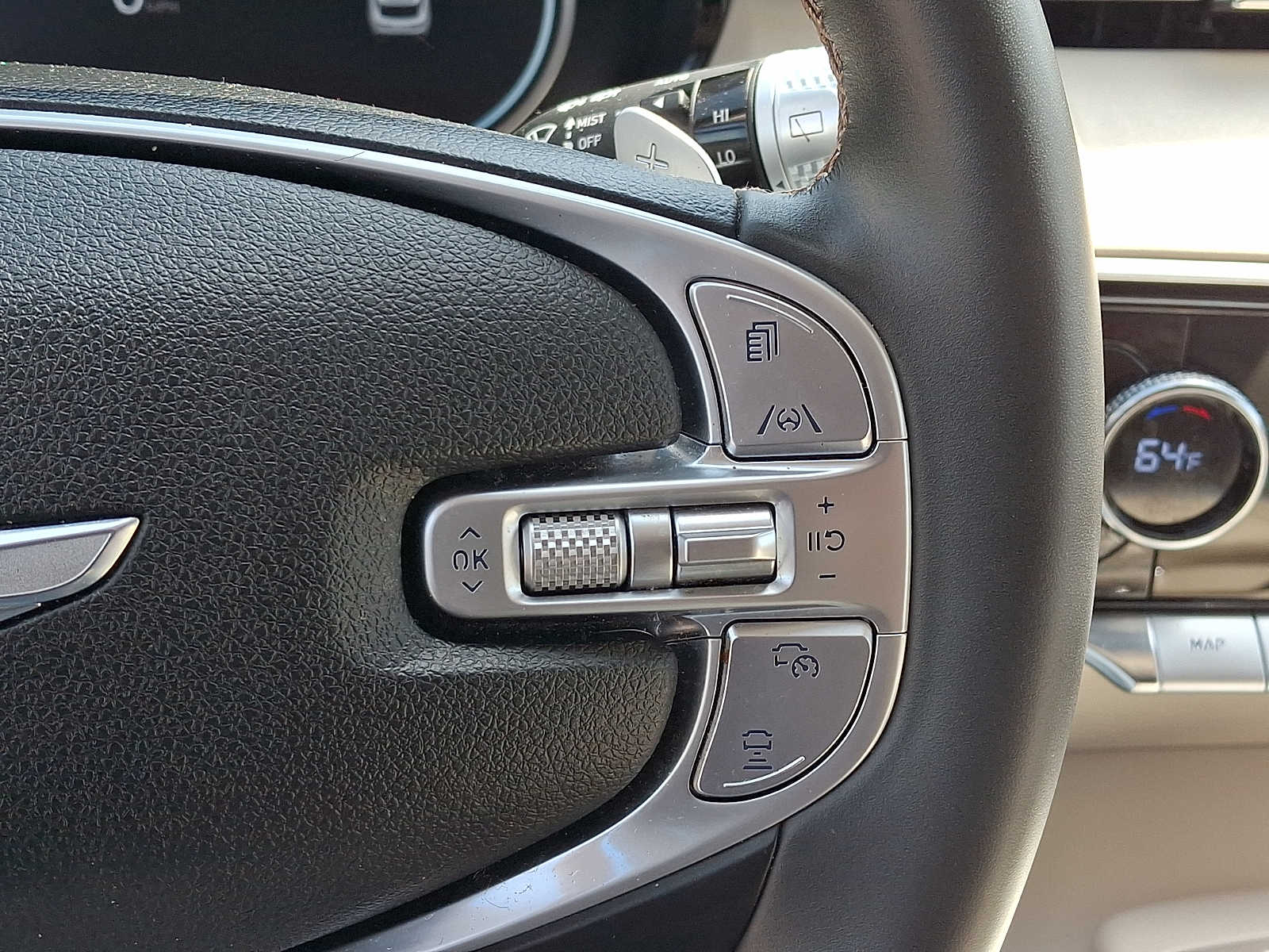 2024 GENESIS GV70 Standard - Photo 25