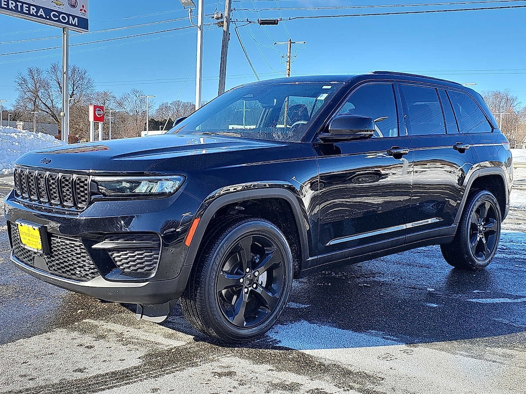 Used 2023 Jeep Grand Cherokee Altitude SUV