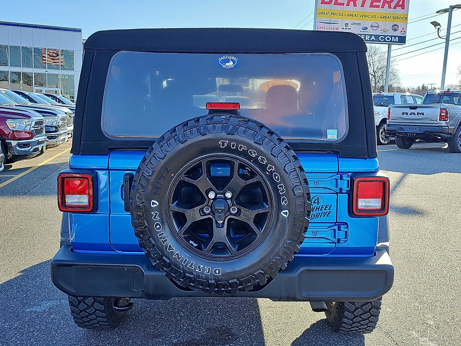 2021 Jeep Wrangler Willys photo 4