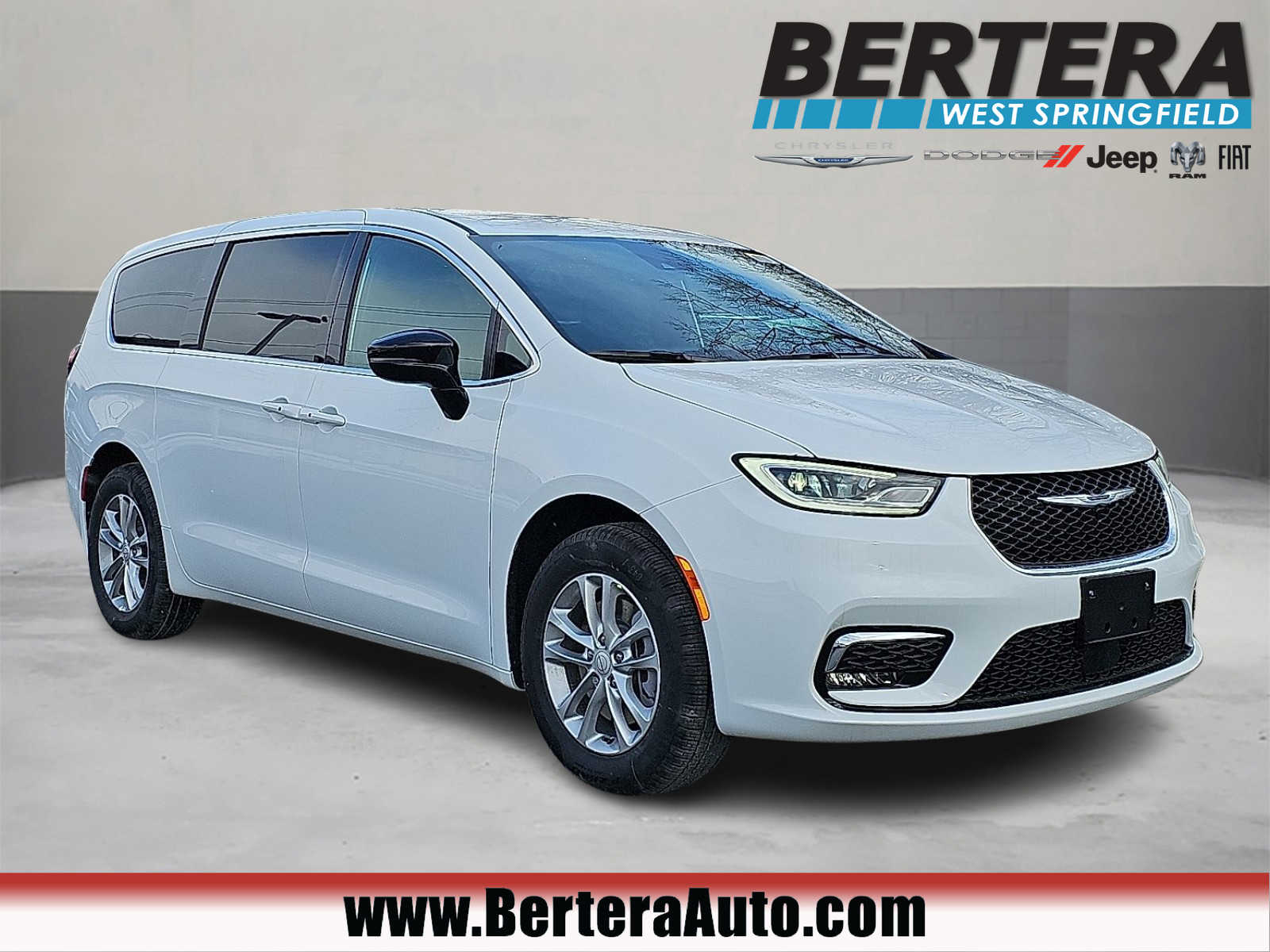 2026 Chrysler Pacifica Select's photo