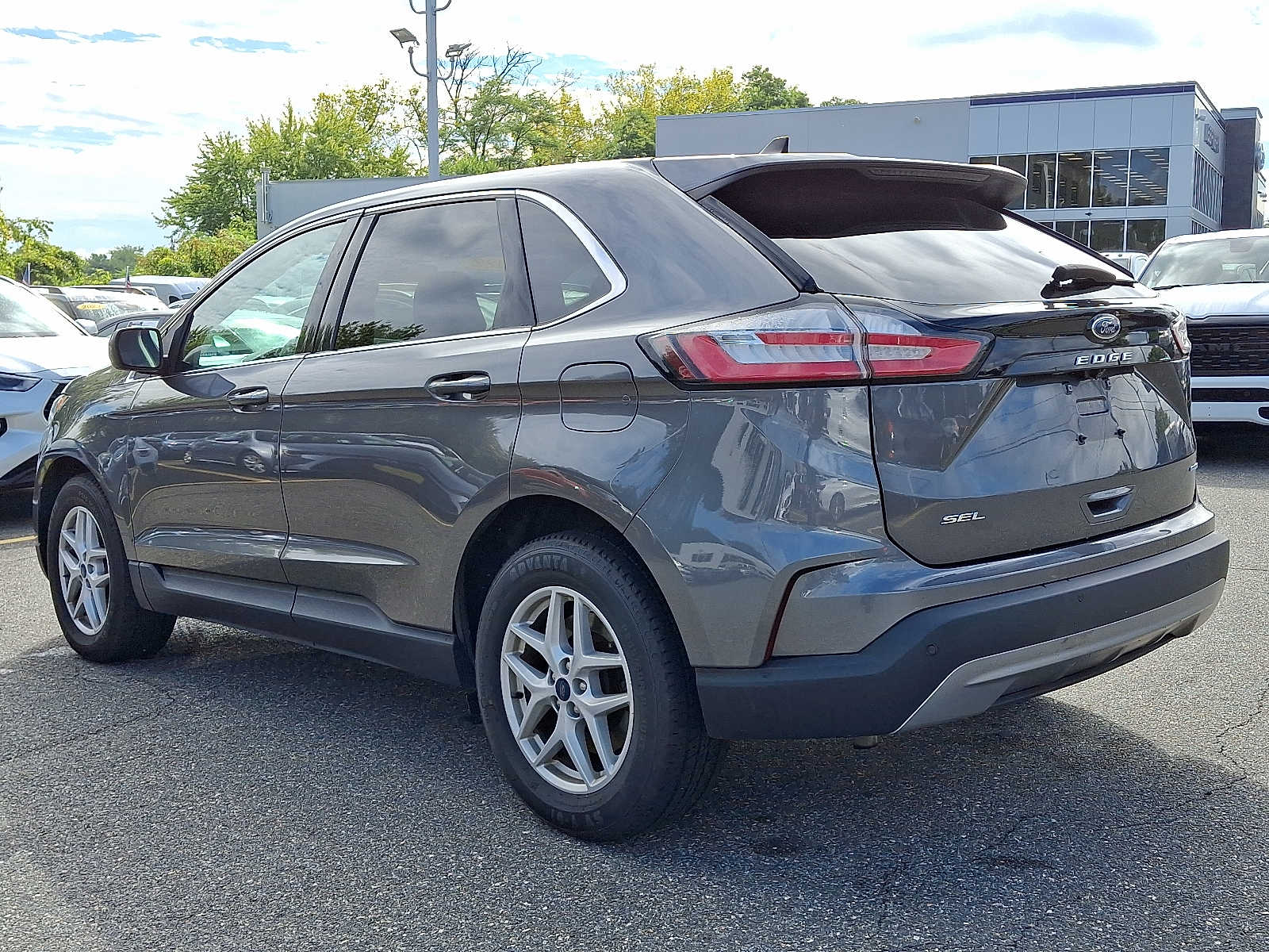 2022 Ford Edge SEL photo 4