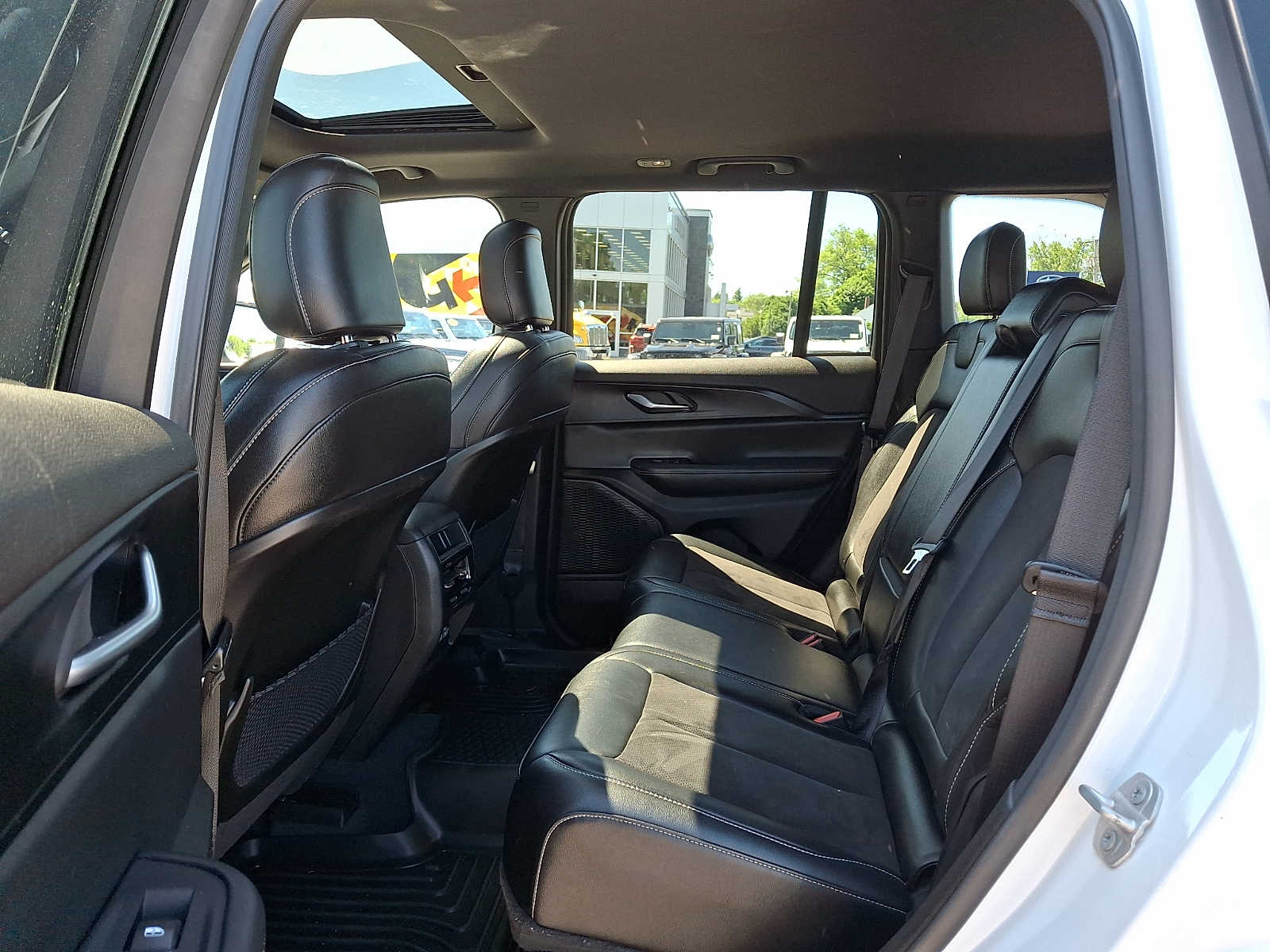 2023 Jeep Grand Cherokee Altitude - Photo 10